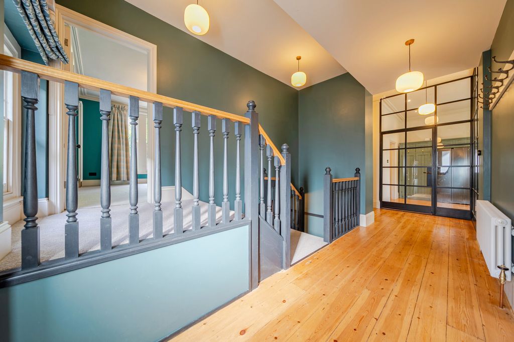 Property photo 3 of 26 1529216-20-6Abfe0...