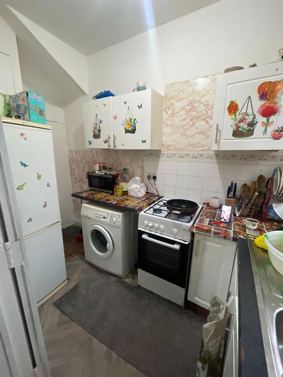 Property photo 3 of 7 Kitchen