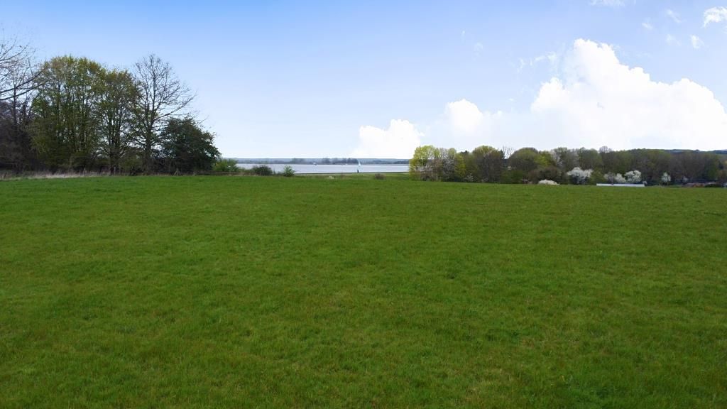 Property photo 3 of 20 Field With View Towards Farmoor Reservoir