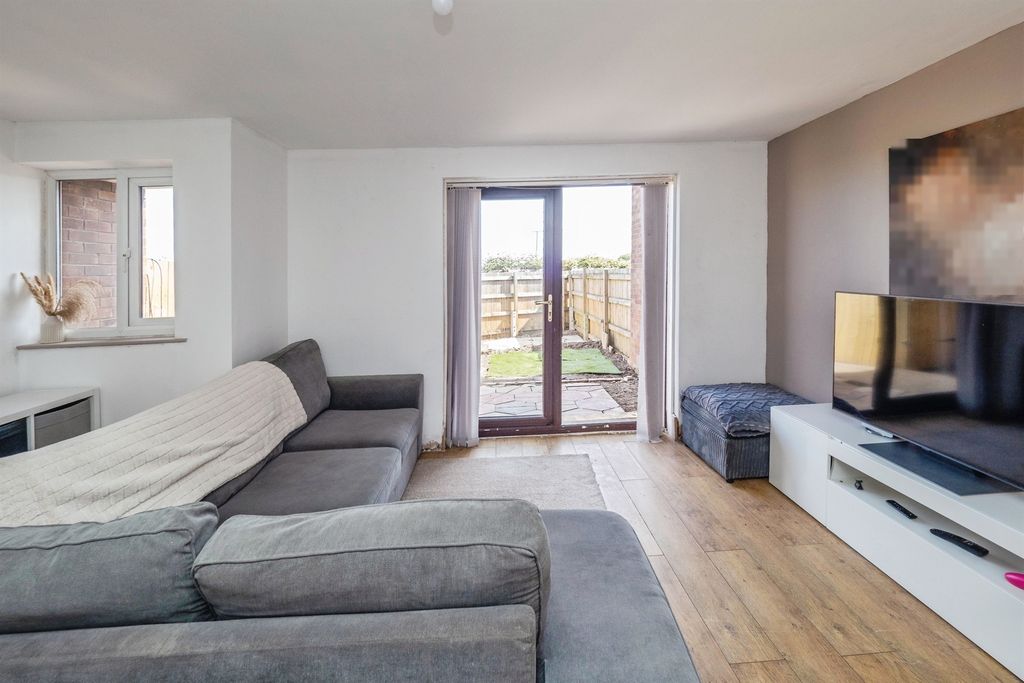 Property photo 2 of 17