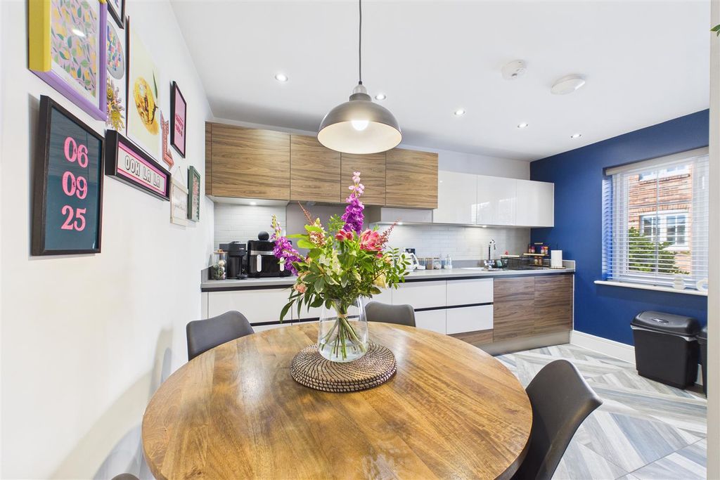 Property photo 2 of 17 Cam04235G0-Pr0152-Still002.Jpg