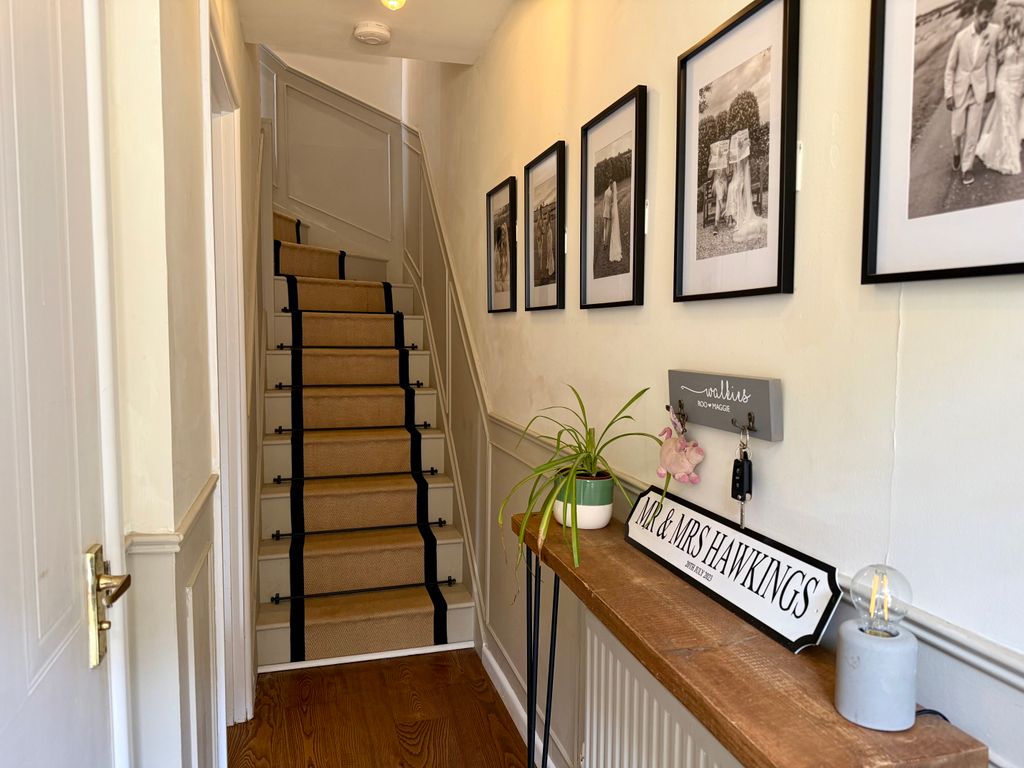 Property photo 2 of 16 Hallway
