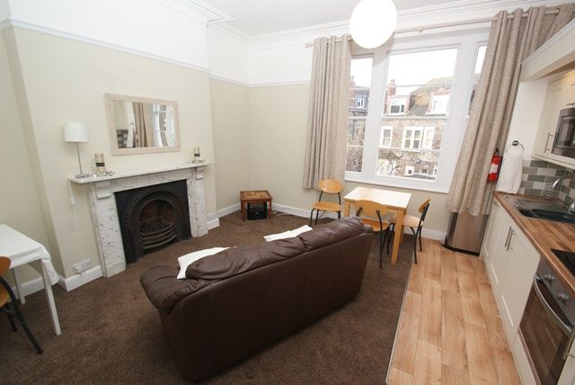 Property photo 3 of 5 9 Cambridge F3 (1).J