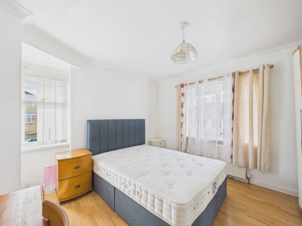 Property photo 2 of 34