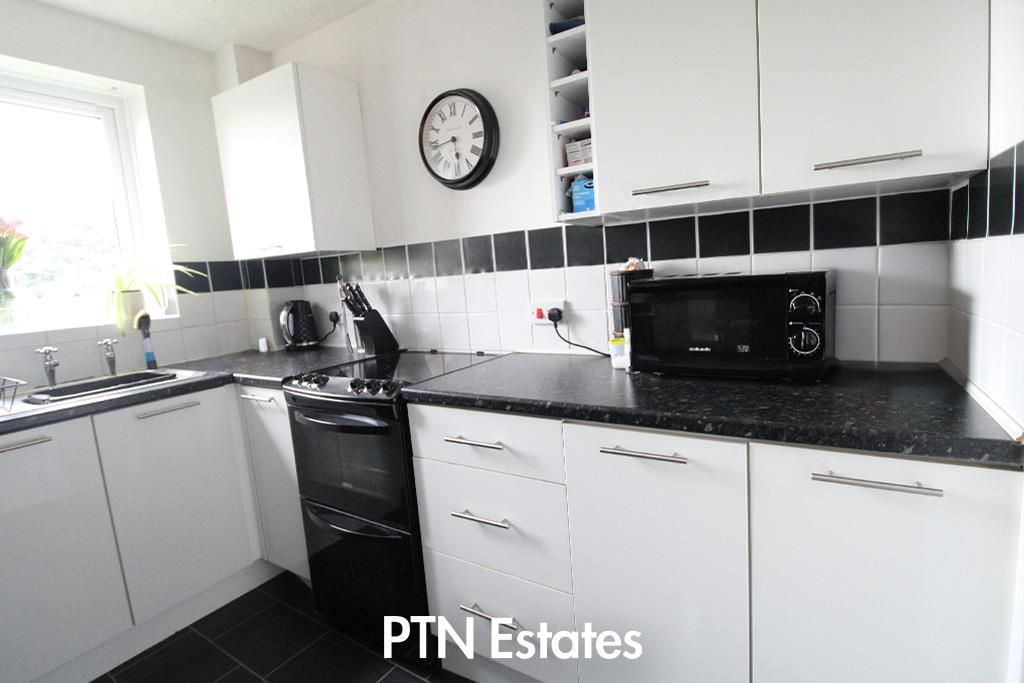 Property photo 3 of 5 Kitchen.Jpg