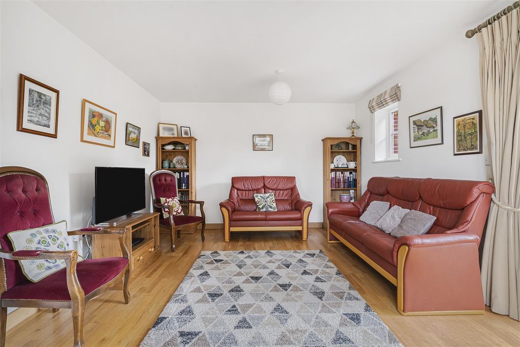 Property photo 2 of 15 15_56054.Jpg