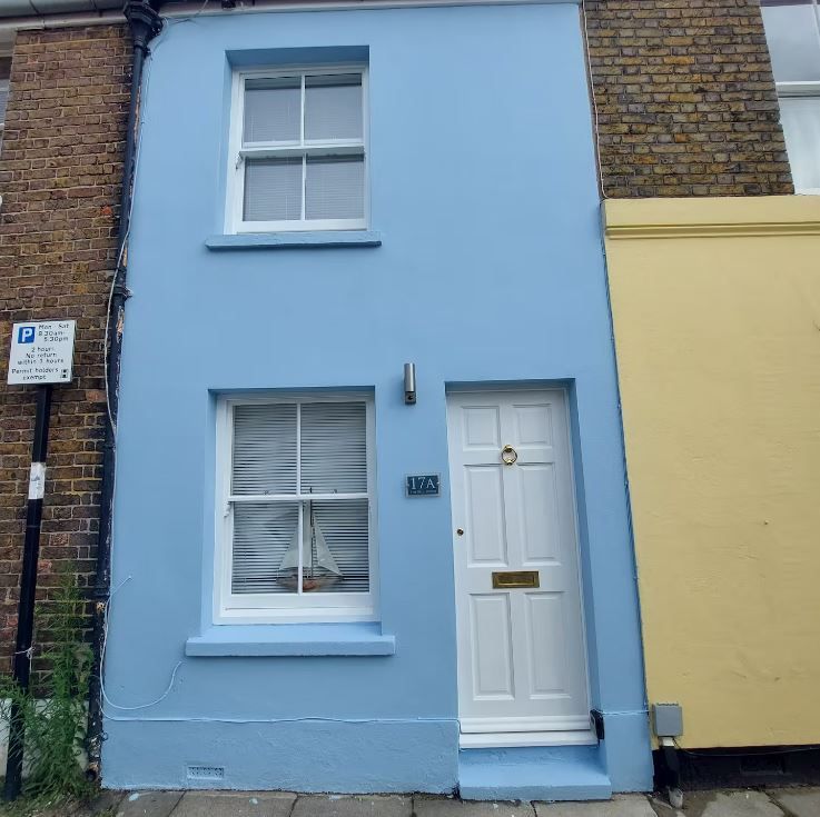 Property photo 1 of 8 Photo 4