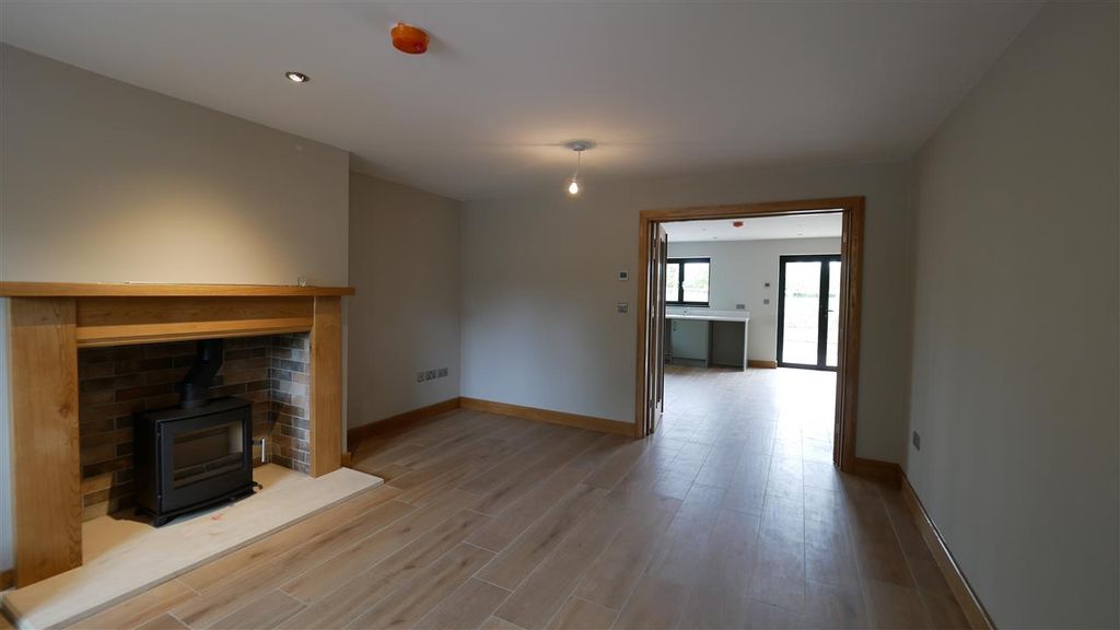 Property photo 2 of 12 Lounge