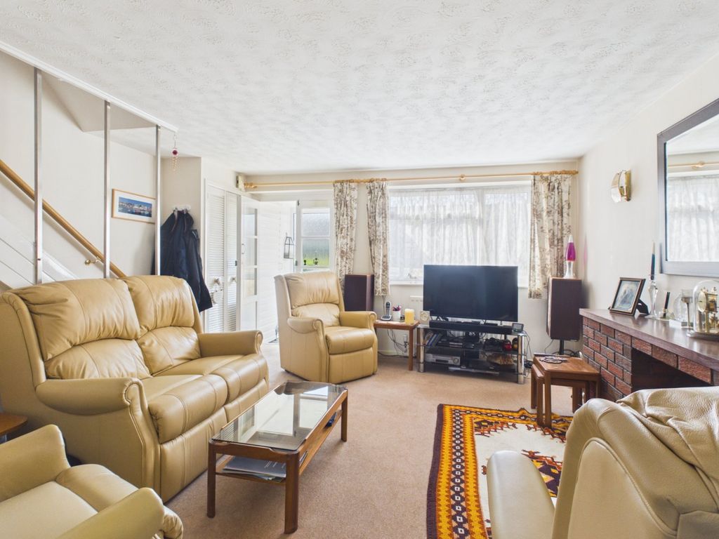 Property photo 3 of 13 Lounge Room