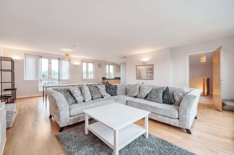Additional image 4 of 2 bed flat for salePark Lane, Croydon CR0
