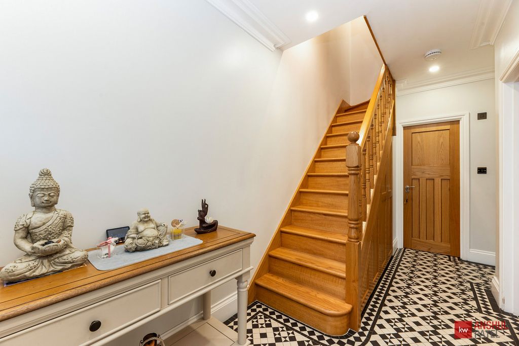 Property photo 1 of 29