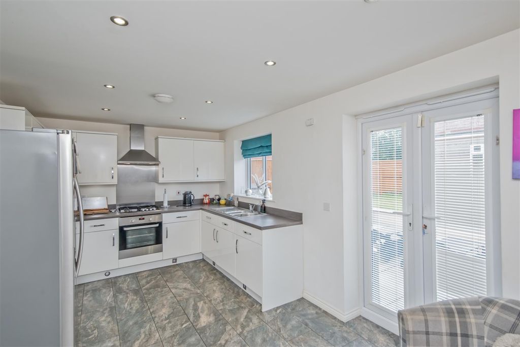 Property photo 3 of 29 Fitted Breakfast Kitchen: