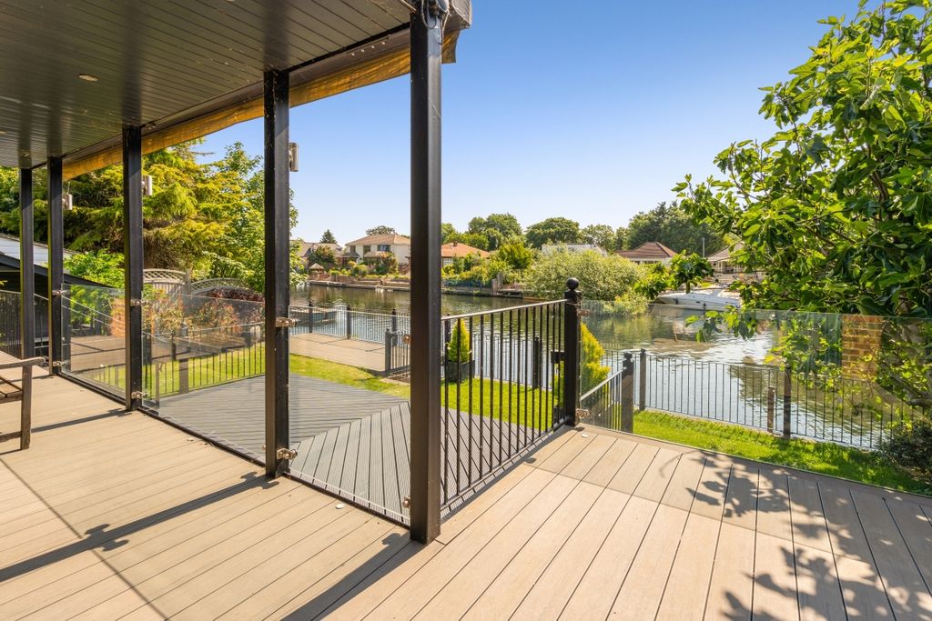 Property photo 2 of 31
