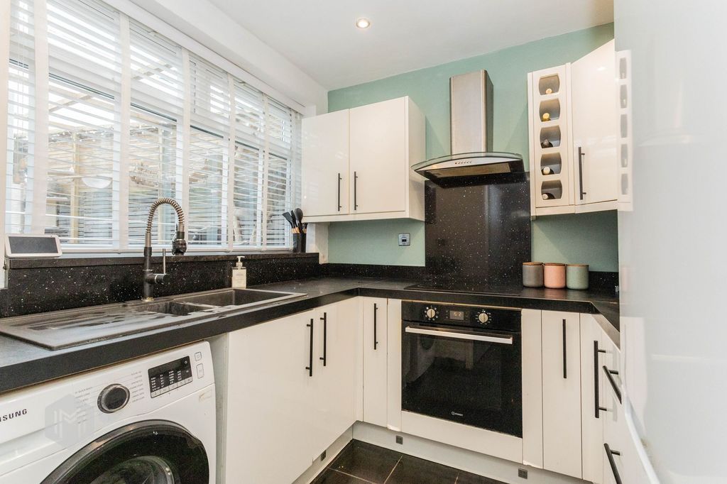 Property photo 3 of 30