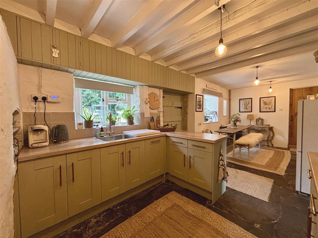 Property photo 3 of 30 4 Kit-Diner.Jpg