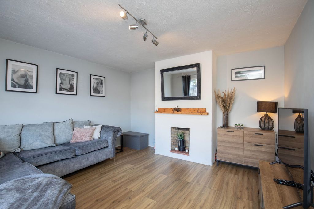 Property photo 2 of 21