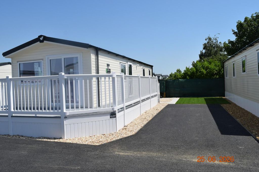 Property photo 1 of 9 7 Orchard Park