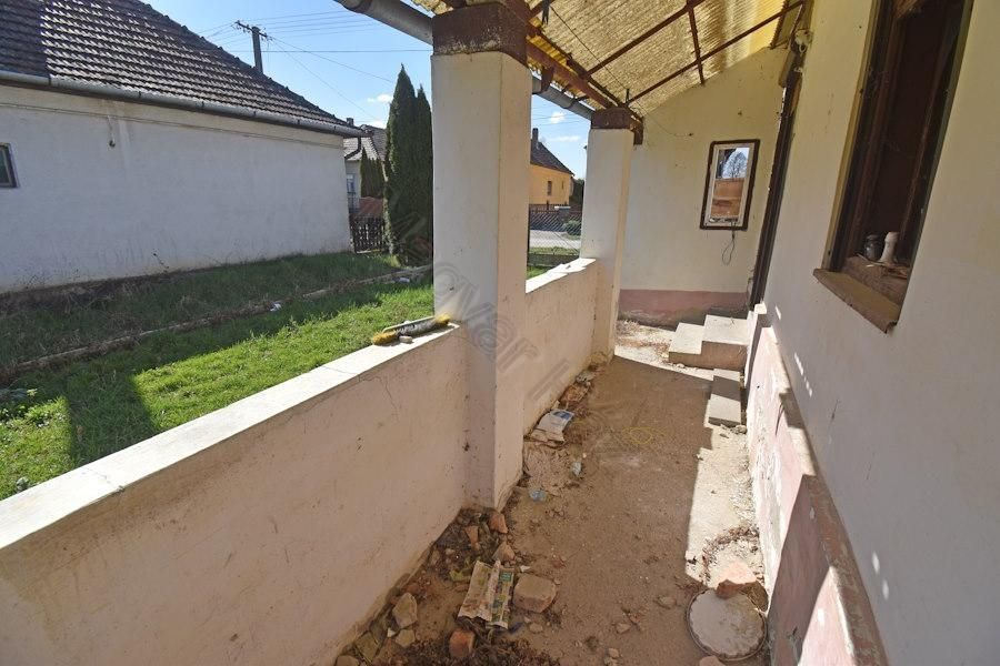 Property photo 2 of 8