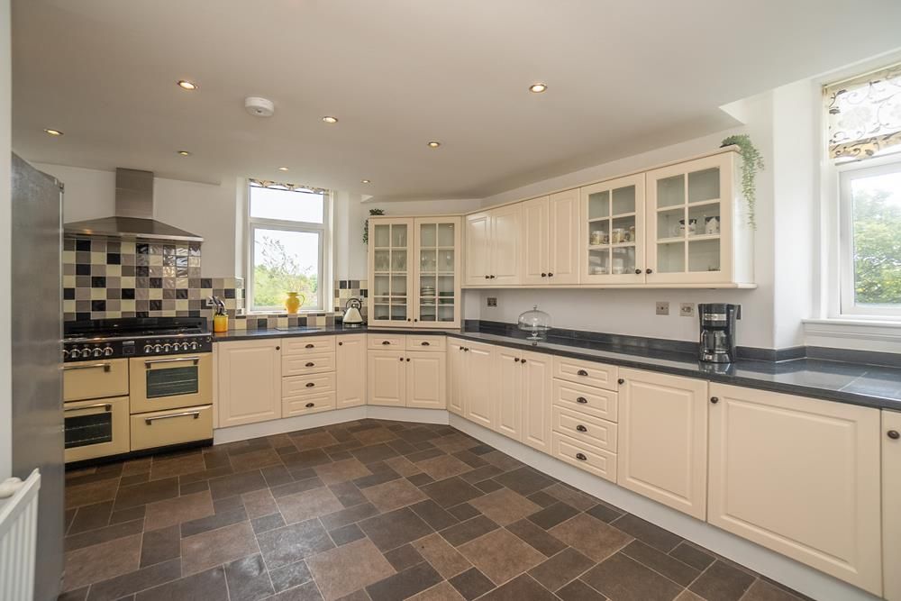 Property photo 2 of 13 Kitchen 3