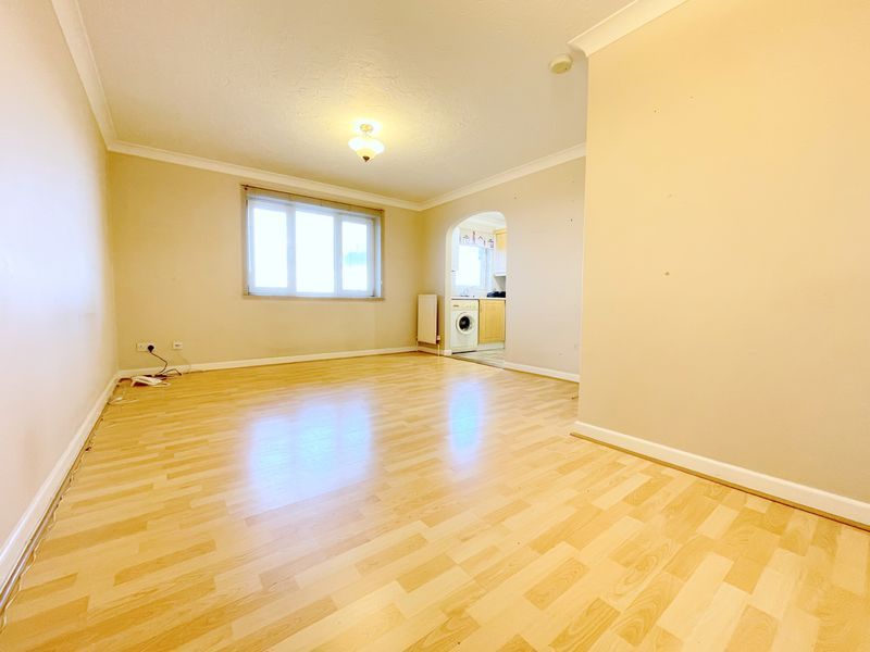 Property photo 3 of 10 Southcliff Hall