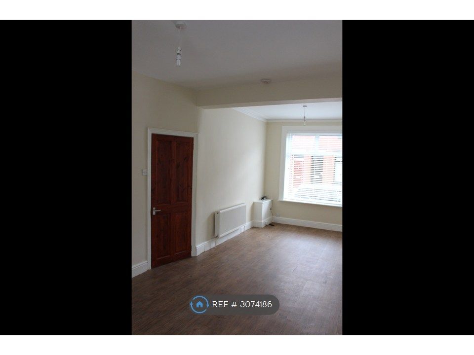 Property photo 3 of 17 Lounge/Dining Room