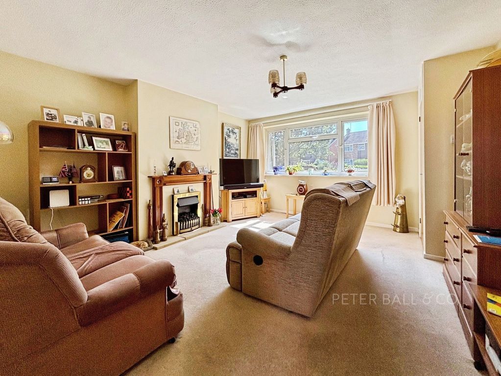 Property photo 3 of 17 Living Room