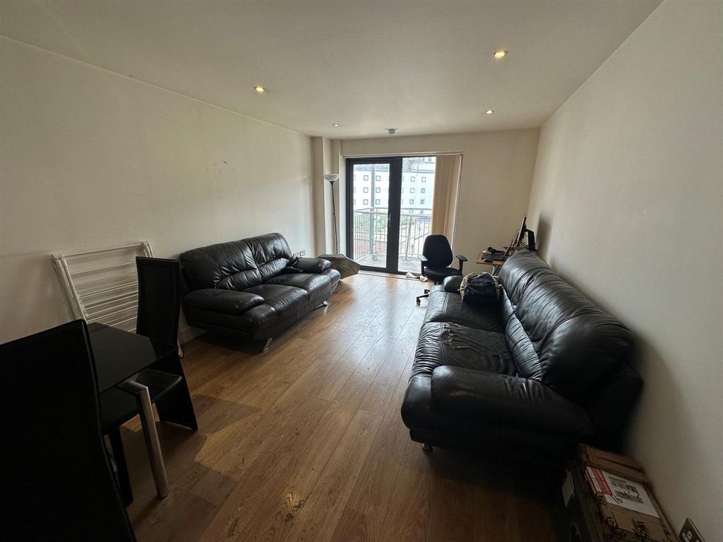 Property photo 2 of 8 5.Jpg