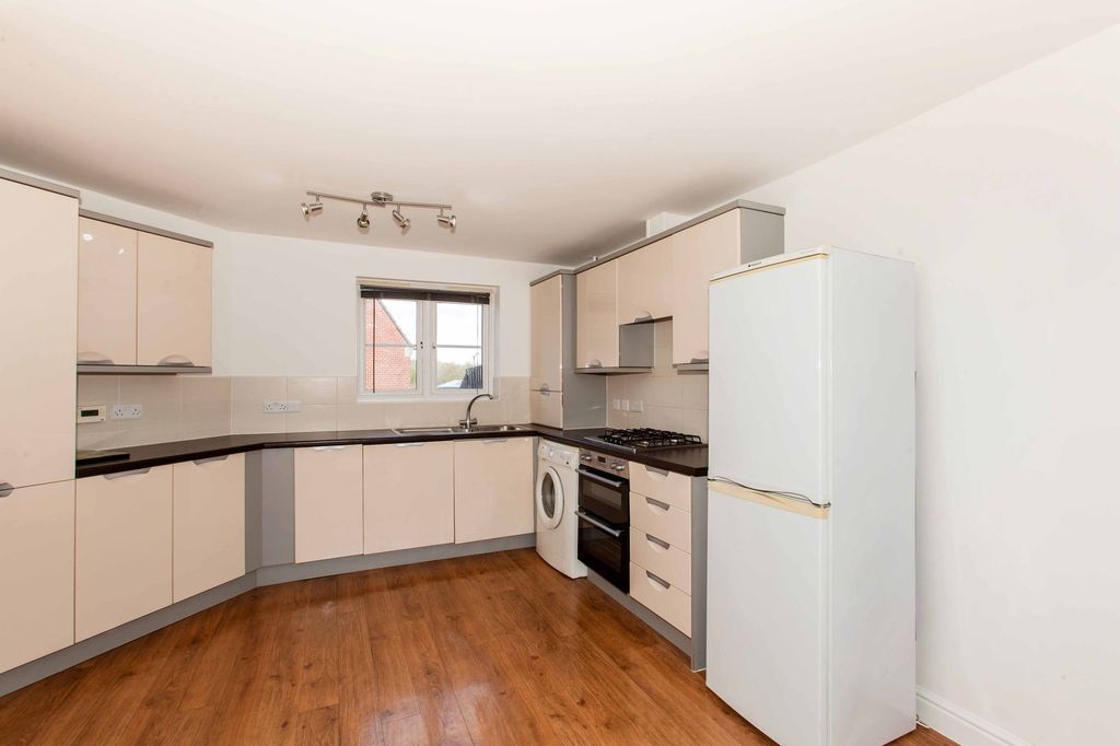 Property photo 3 of 23