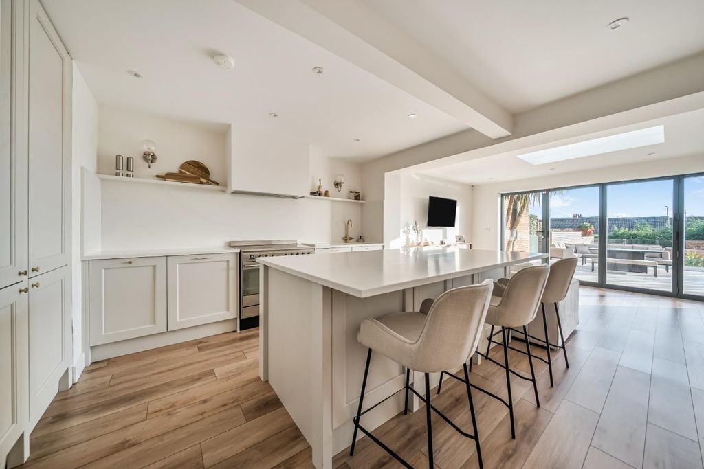 Property photo 3 of 22 1392745-4-694562895490B.Jpg