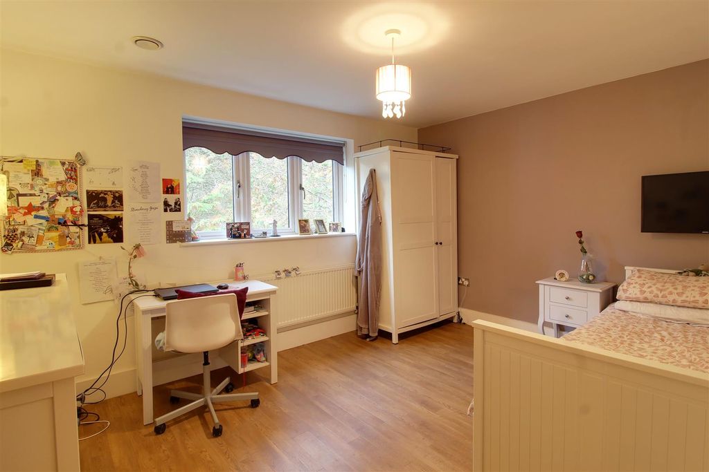 Additional image 29 of 5 bed detached house for salePeplins Way, Brookmans Park AL9