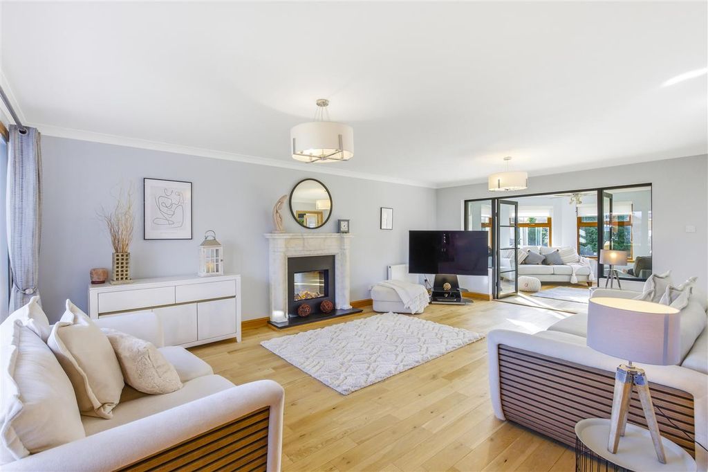 Property photo 3 of 33