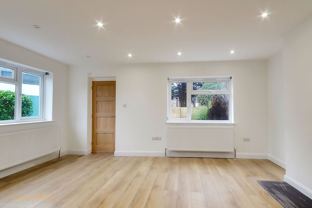 Property photo 2 of 10 Lounge