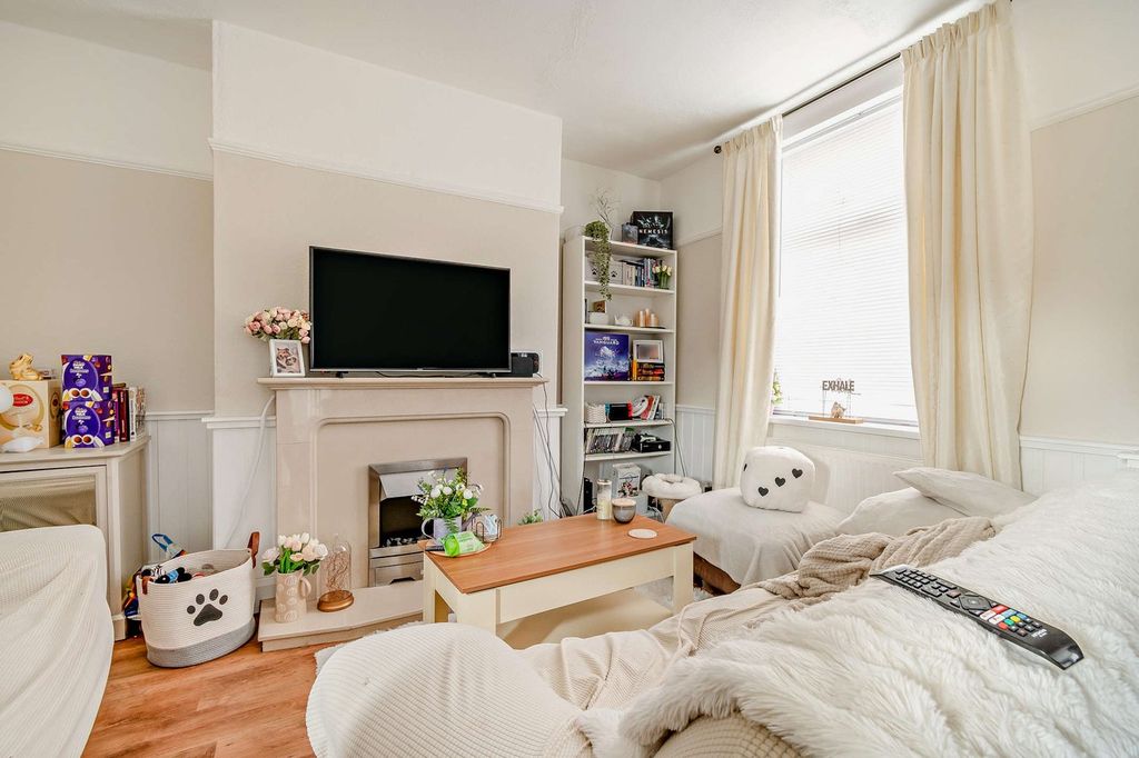 Property photo 2 of 23