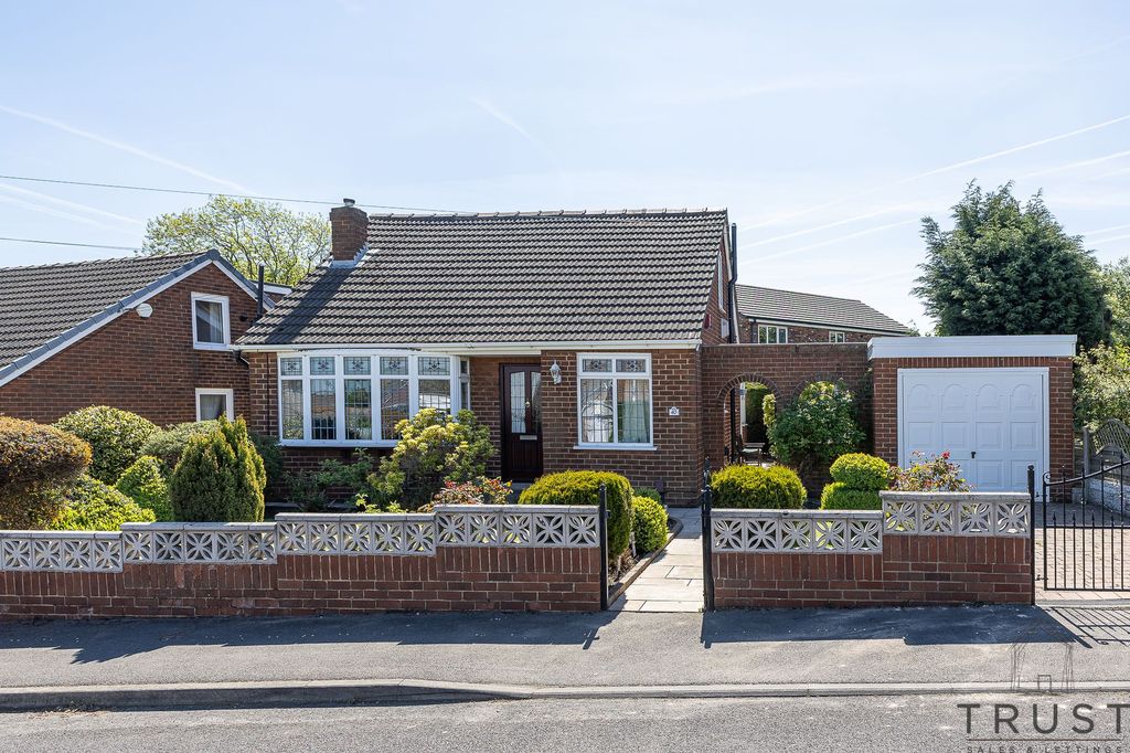 Property photo 1 of 32