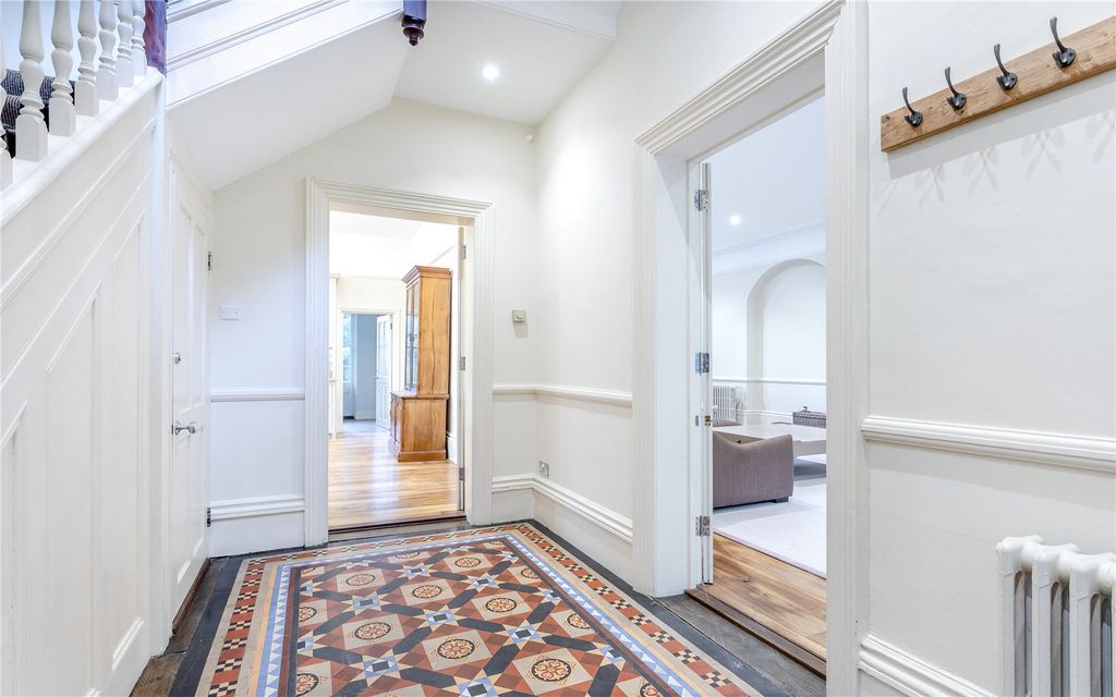 Property photo 3 of 31 Entrance