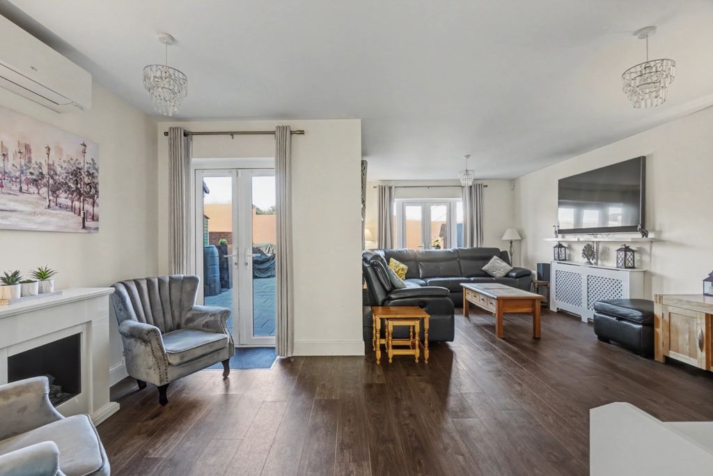 Property photo 2 of 18 4917216