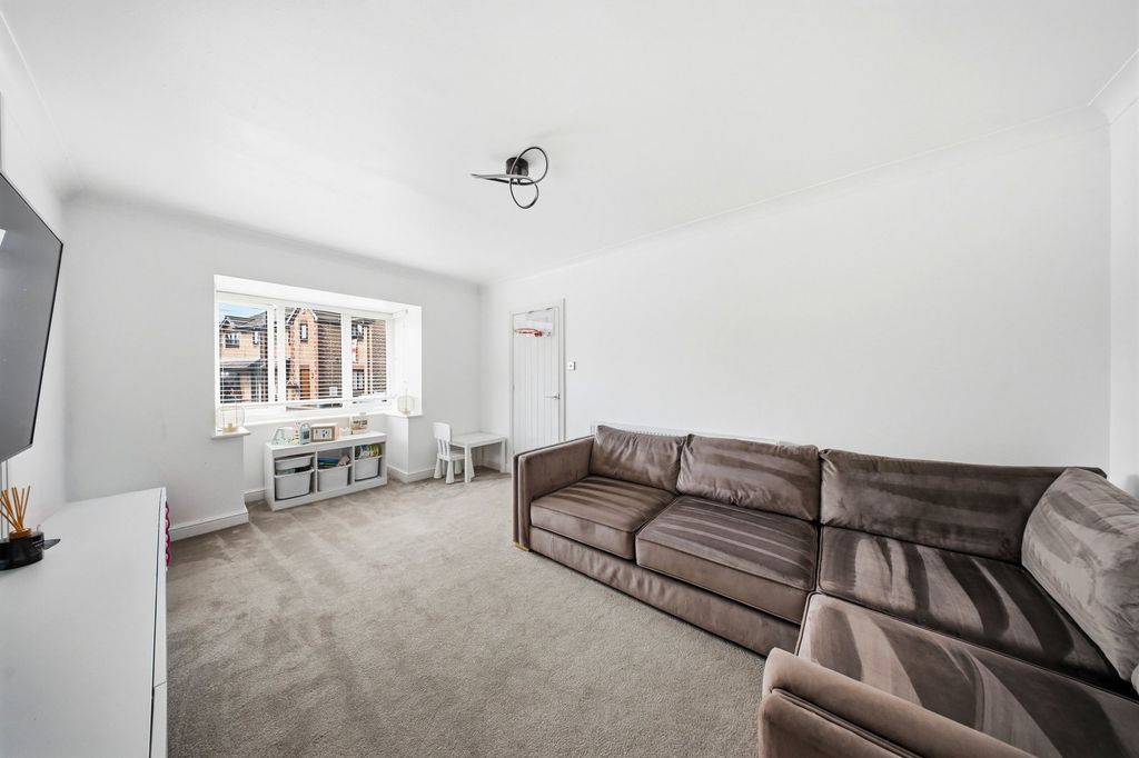 Property photo 3 of 42