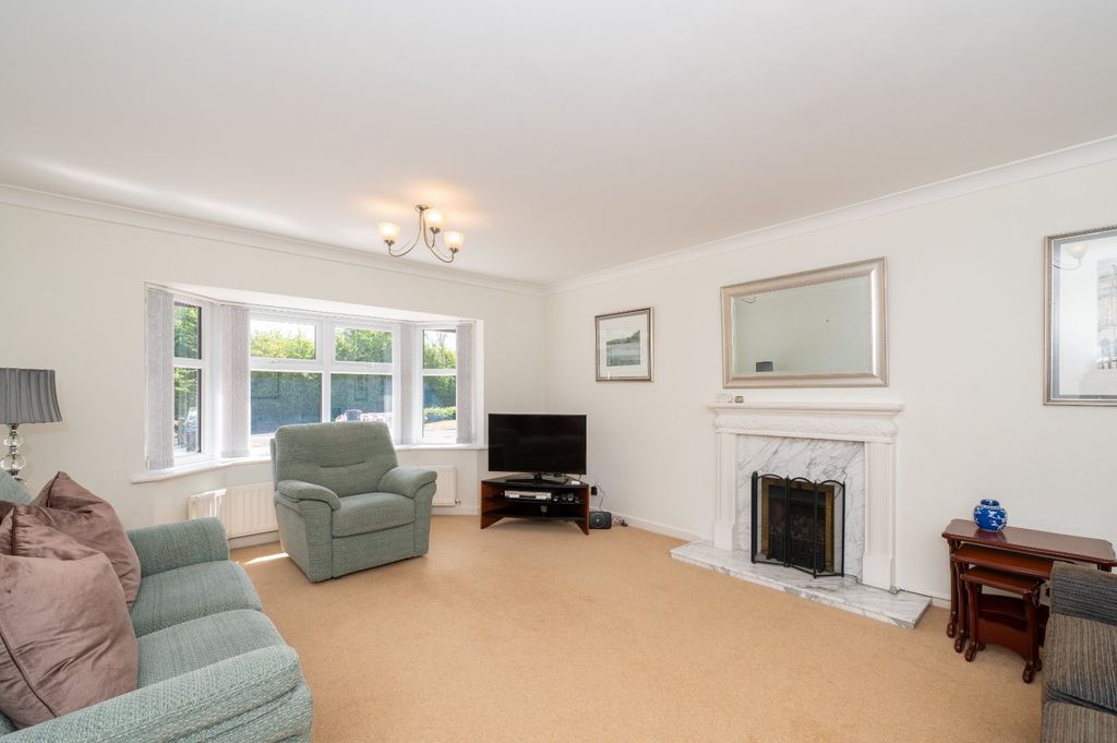 Property photo 3 of 18 Sitting Room