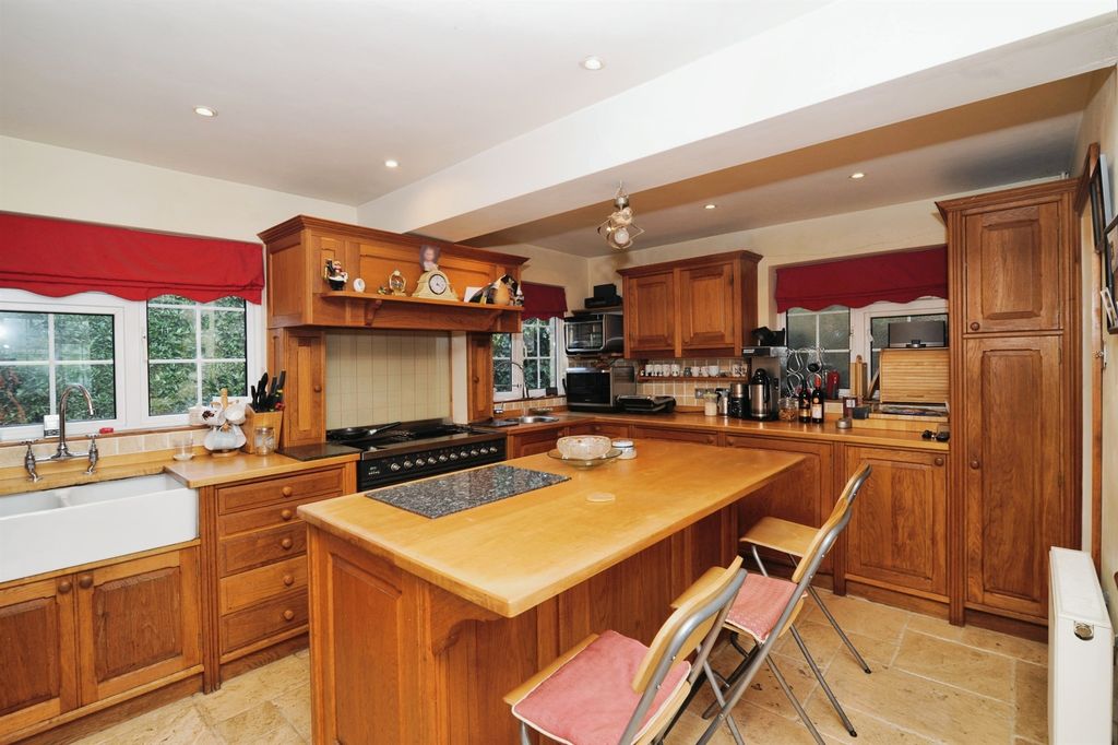 Property photo 3 of 22