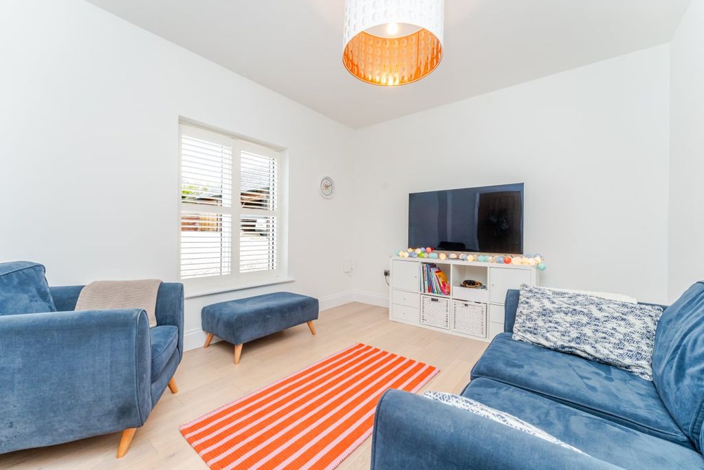 Property photo 2 of 37