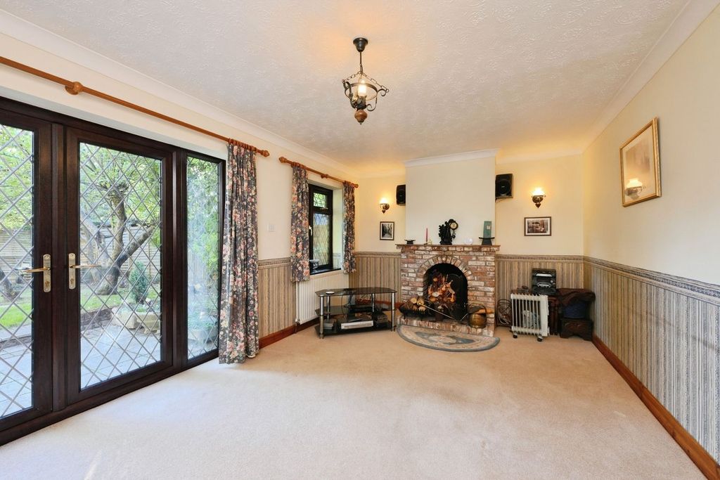 Property photo 2 of 25