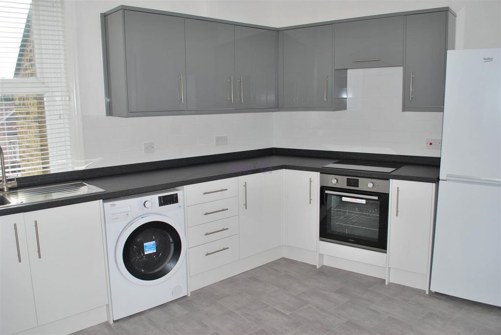 Property photo 2 of 7 Kitchen