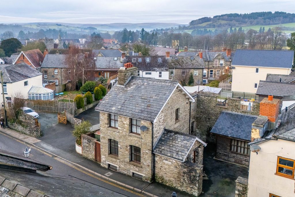 Property photo 1 of 40