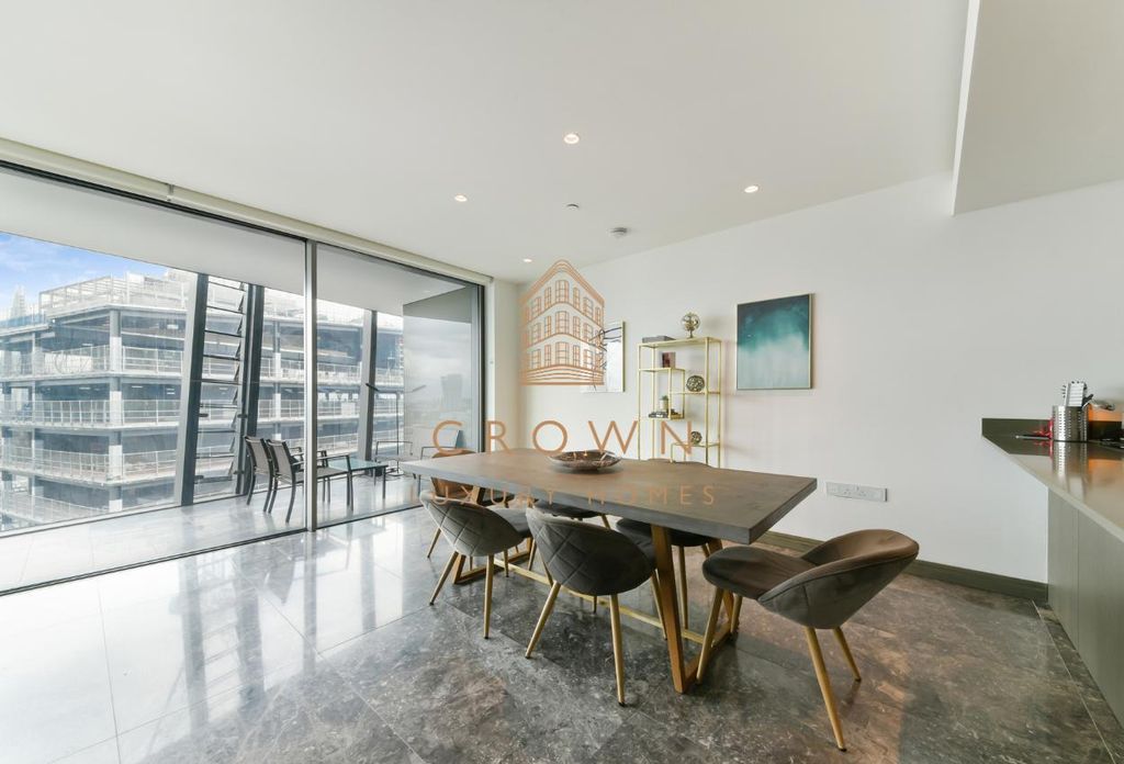 Property photo 2 of 16 One Blackfriars, 20951 (6).Jpg