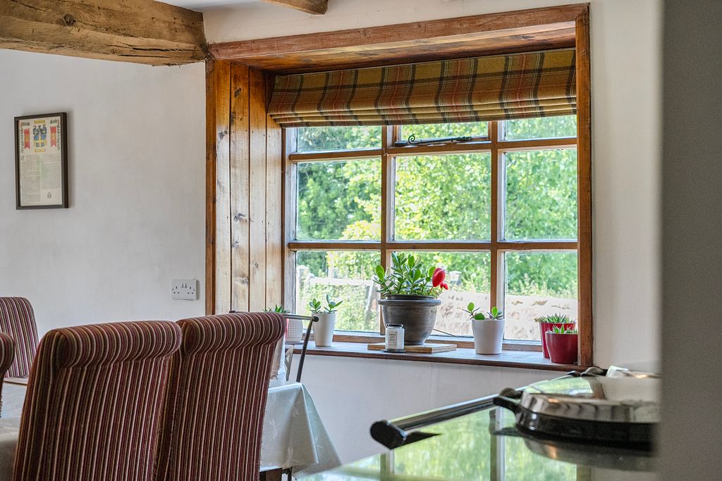 Property photo 3 of 47 1299266-21-684888Ecb03E8