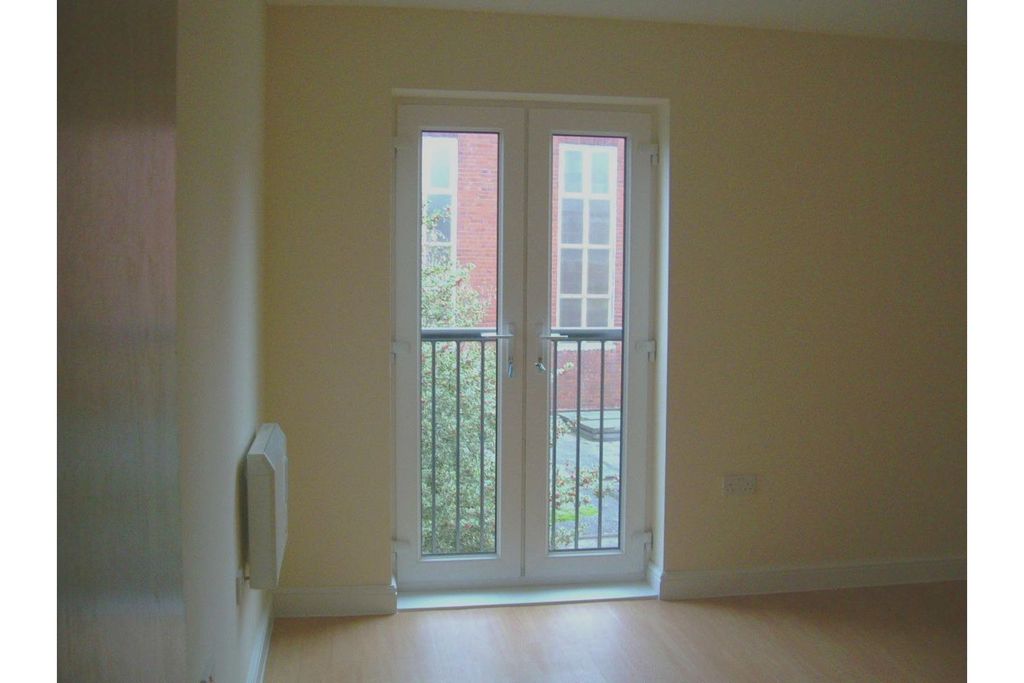 Property photo 3 of 13 Living / Dining Room
