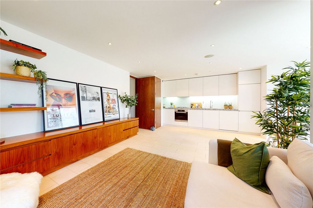Property photo 2 of 7 Kitchen/Reception