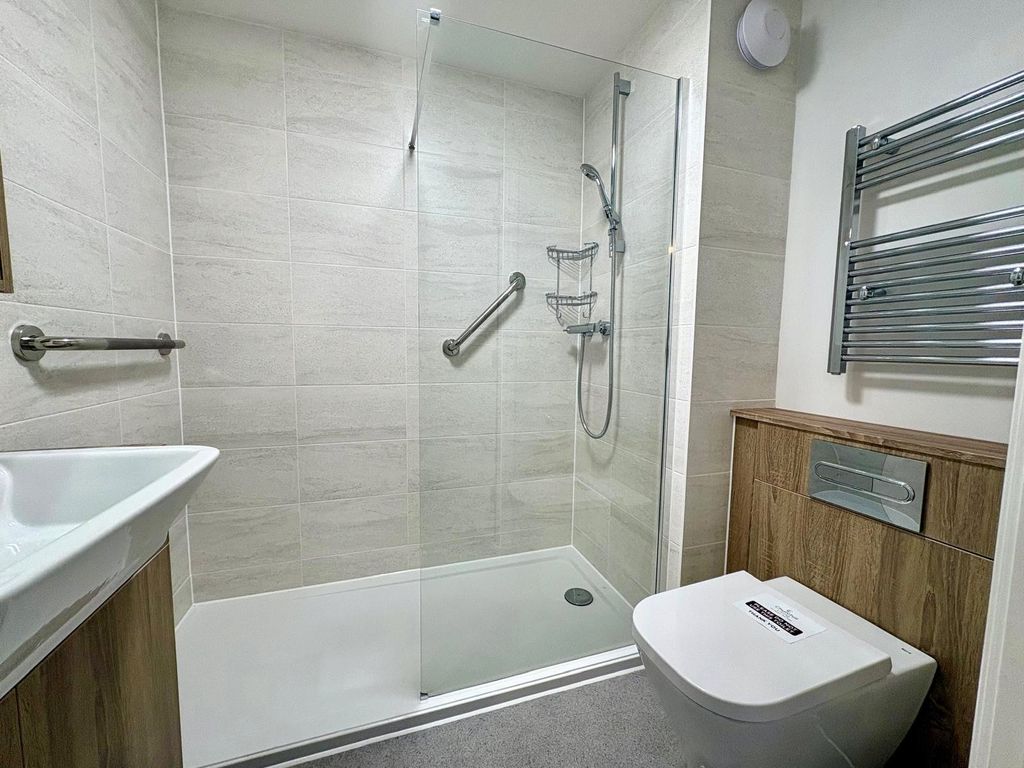 Additional image 6 of 2 bed flat for sale33 Otter Lodge, Silver Street, Honiton, Devon EX14