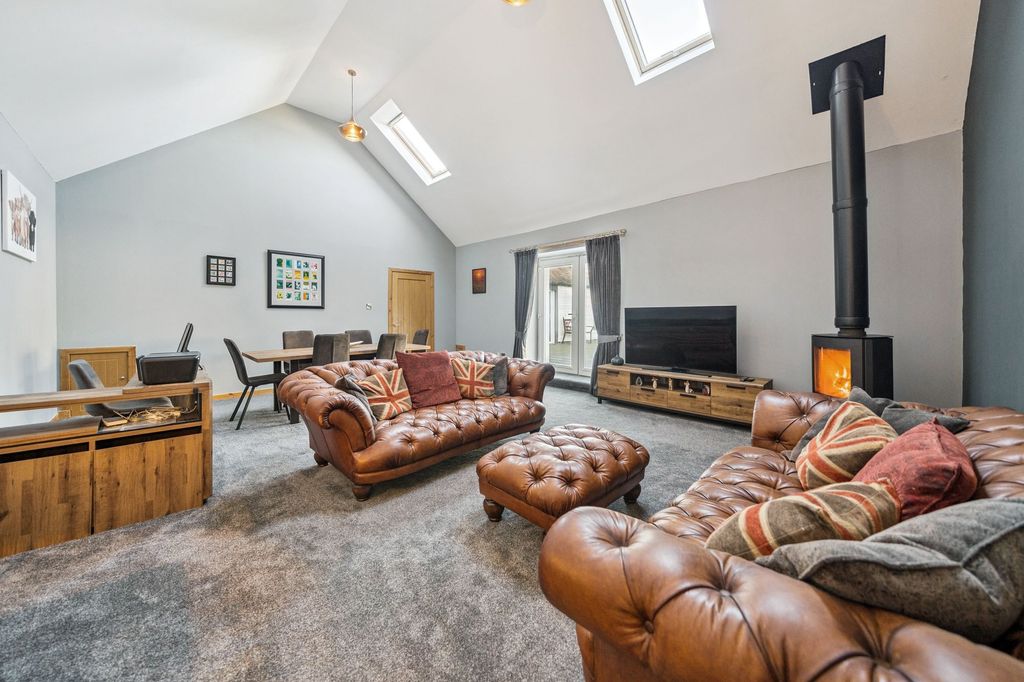 Property photo 2 of 44