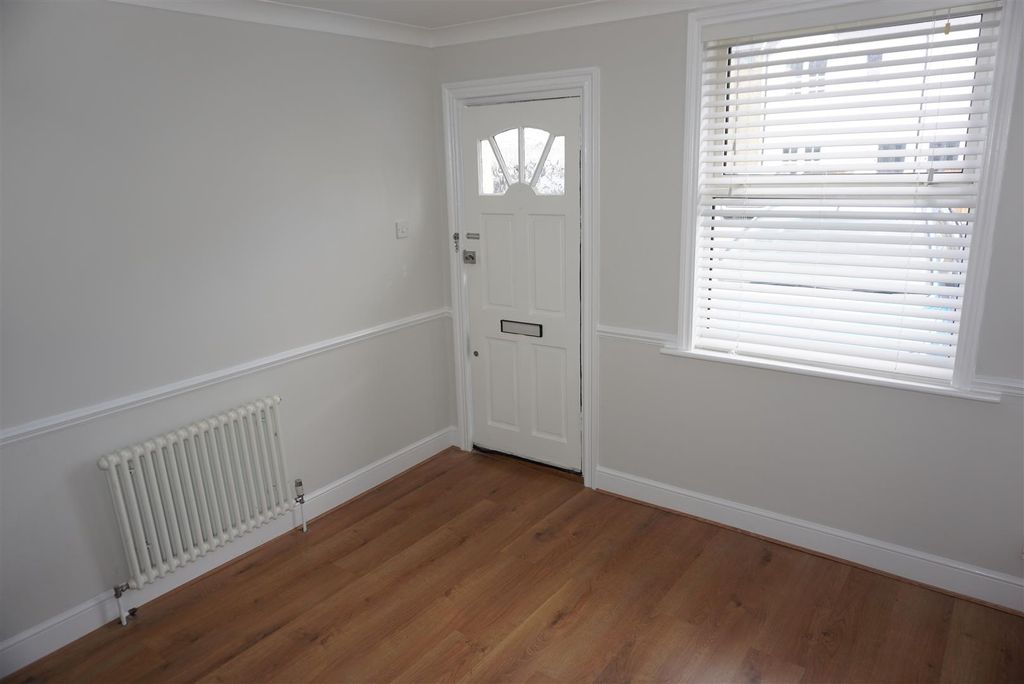 Property photo 2 of 15 Entrance Reception